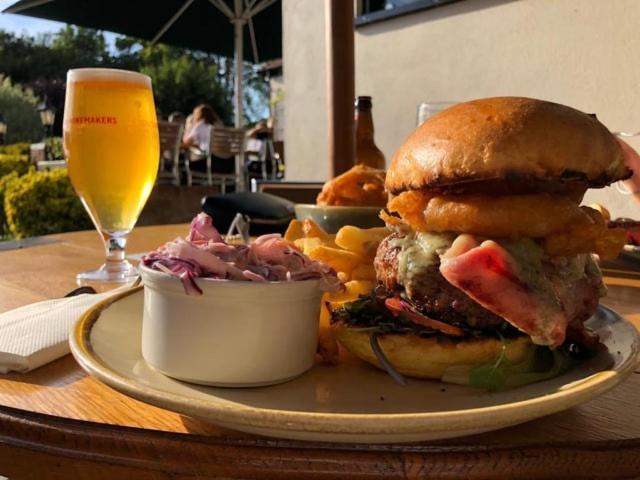 The Black Horse Inn Maidstone Bagian luar foto
